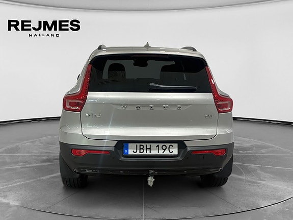 Volvo XC40 8 of 15