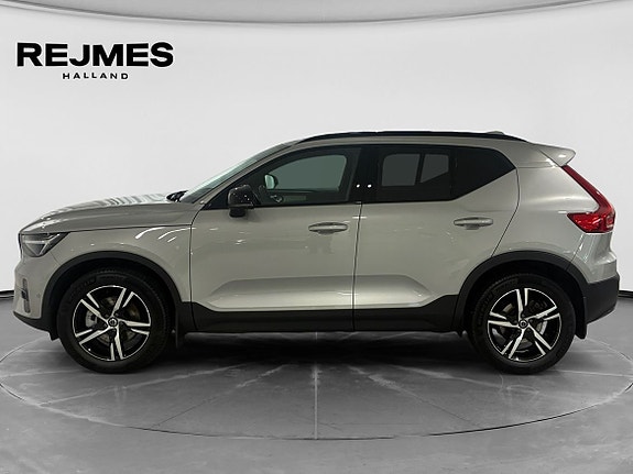 Volvo XC40 3 of 15