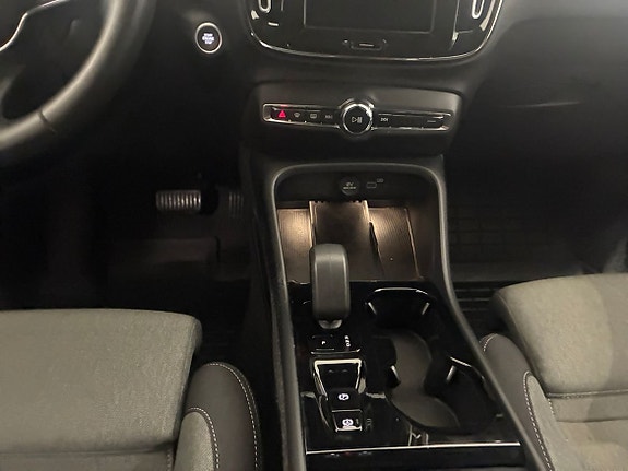 Volvo XC40 13 of 15