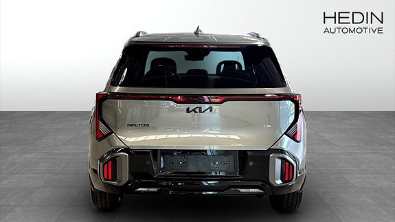 Kia Seltos 7 of 12