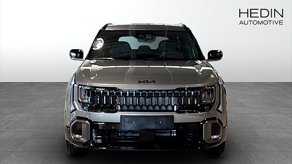 Kia Seltos 8 of 12