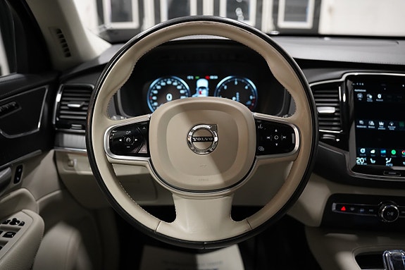 Volvo XC90 13 of 27