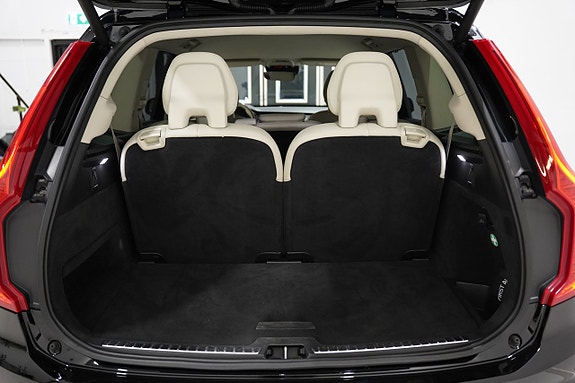 Volvo XC90 25 of 27
