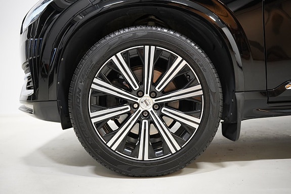 Volvo XC90 3 of 27