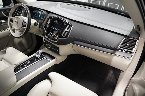 Volvo XC90 11 of 27