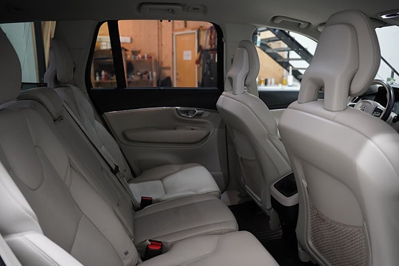 Volvo XC90 24 of 27