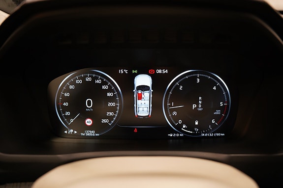 Volvo XC90 14 of 27