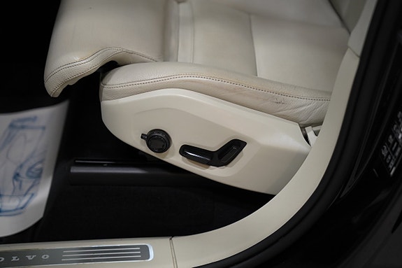 Volvo XC90 10 of 27