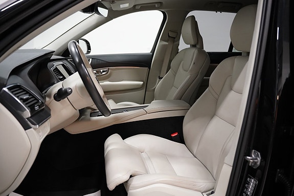 Volvo XC90 8 of 27