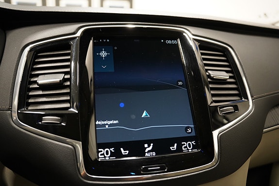 Volvo XC90 18 of 27