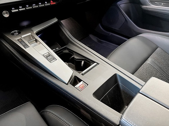 Peugeot 308 SW 11 of 16