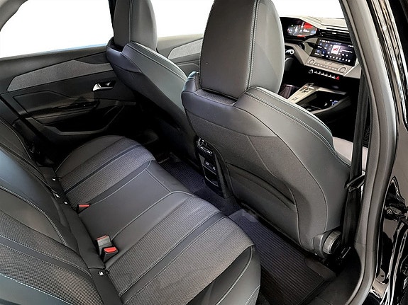 Peugeot 308 SW 13 of 16