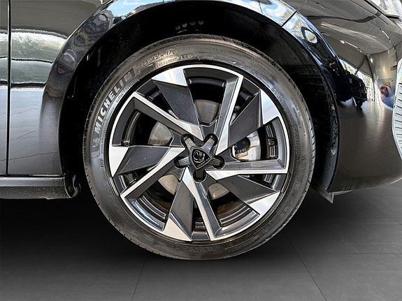 Peugeot 308 SW 15 of 16