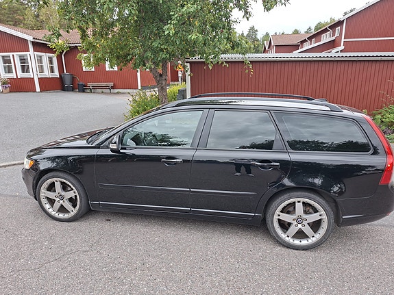 Volvo V50 3 of 5