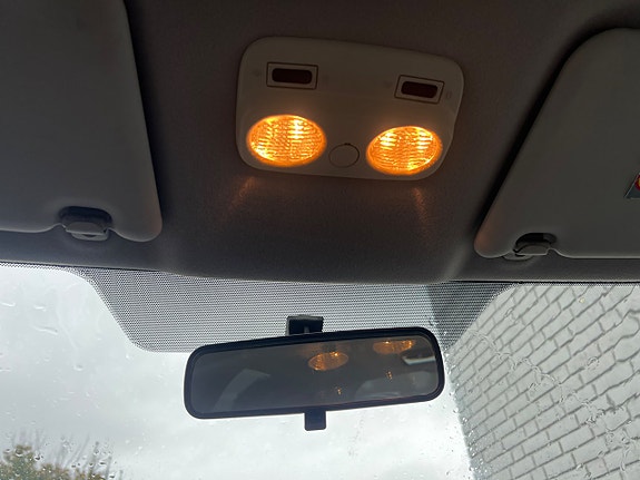 Nissan Almera 18 of 21