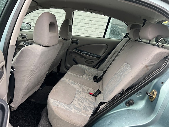 Nissan Almera 10 of 21