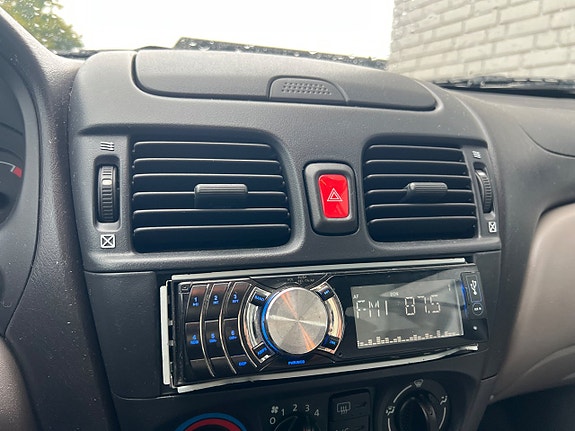 Nissan Almera 16 of 21