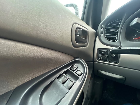 Nissan Almera 14 of 21