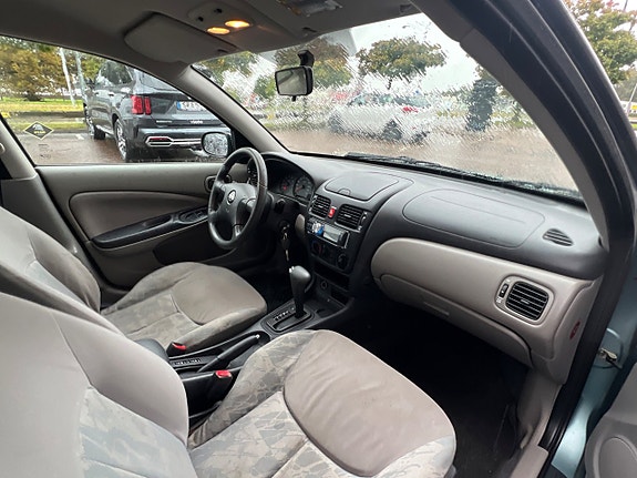 Nissan Almera 11 of 21