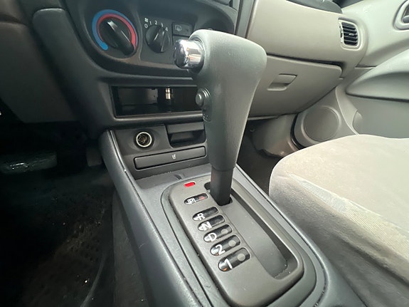 Nissan Almera 20 of 21