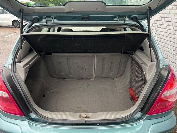 Nissan Almera 13 of 21