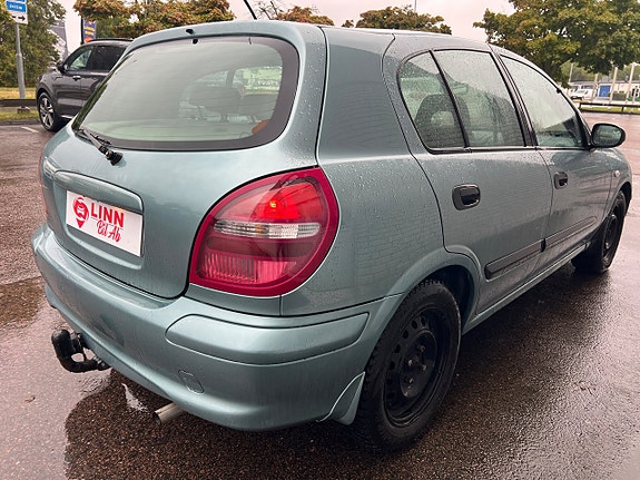 Nissan Almera 4 of 21
