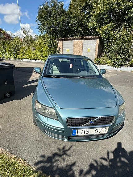 Volvo S40 2 of 5