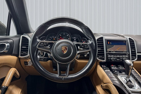 Porsche Cayenne 15 of 21
