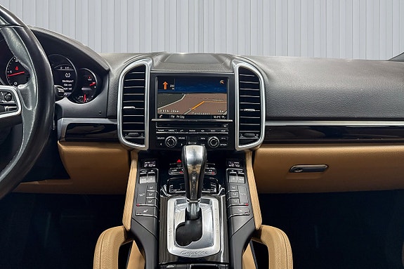 Porsche Cayenne 11 of 21