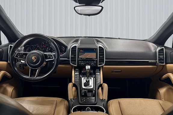 Porsche Cayenne 10 of 21