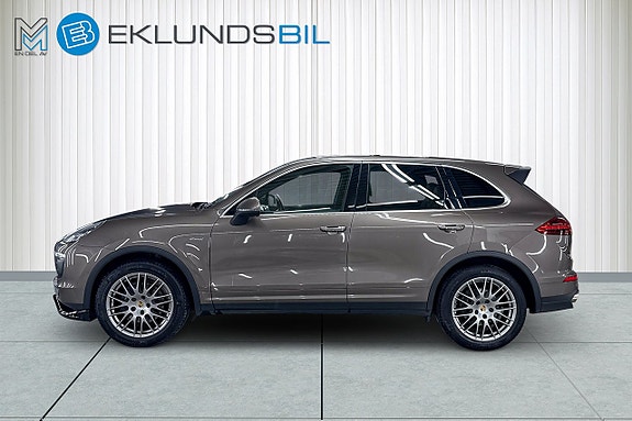 Porsche Cayenne 3 of 21