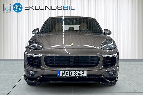 Porsche Cayenne 8 of 21