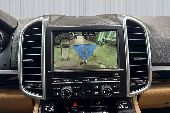 Porsche Cayenne 12 of 21
