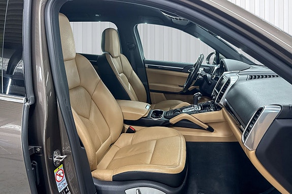 Porsche Cayenne 19 of 21