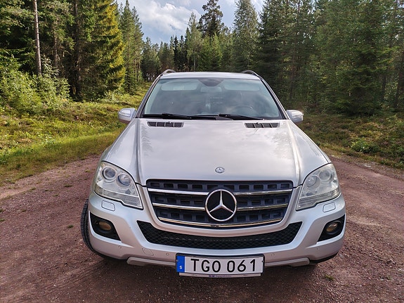 Mercedes-Benz ML350 4 of 7