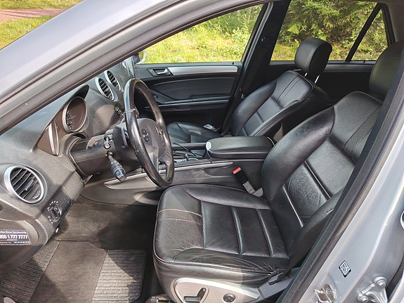Mercedes-Benz ML350 7 of 7