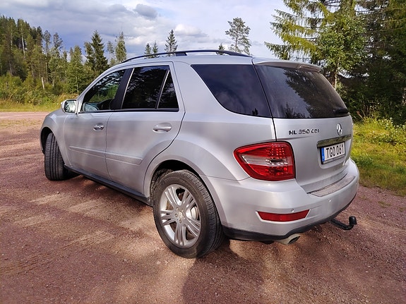 Mercedes-Benz ML350 3 of 7