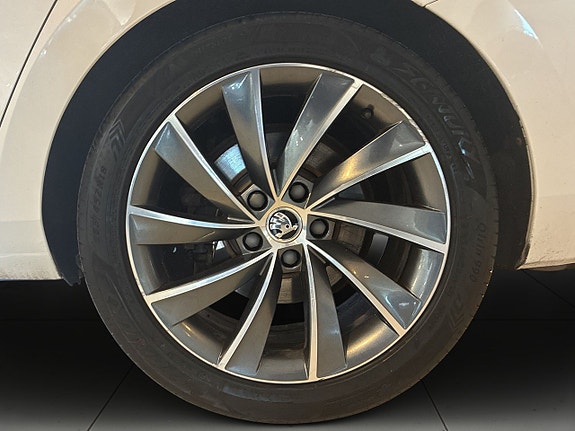 Skoda Superb 14 of 19