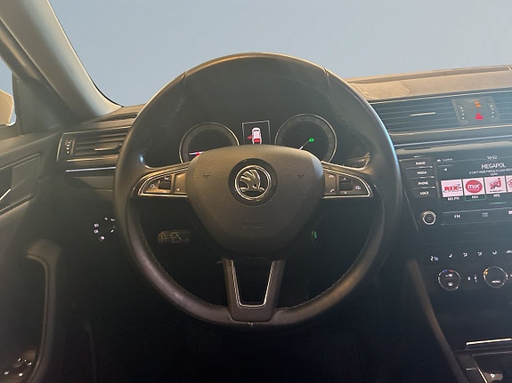 Skoda Superb 9 of 19
