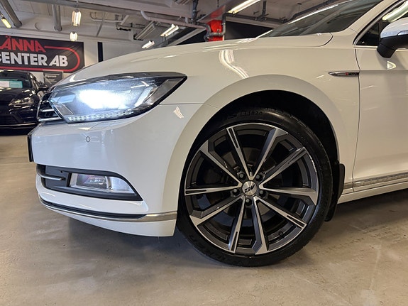 Volkswagen Passat 2 of 27