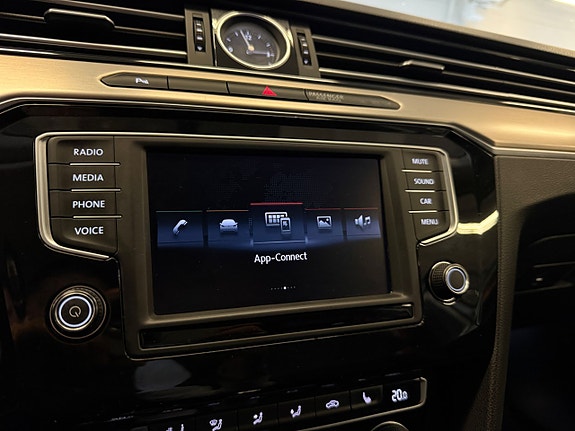 Volkswagen Passat 20 of 27