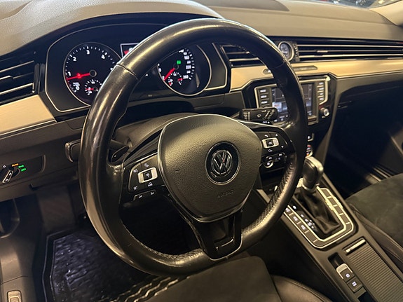 Volkswagen Passat 12 of 27
