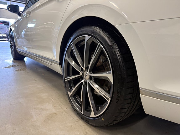 Volkswagen Passat 9 of 27