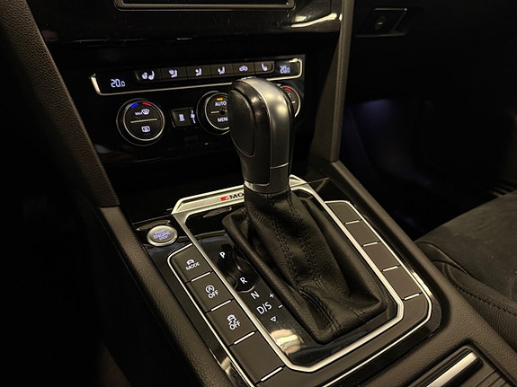 Volkswagen Passat 18 of 27
