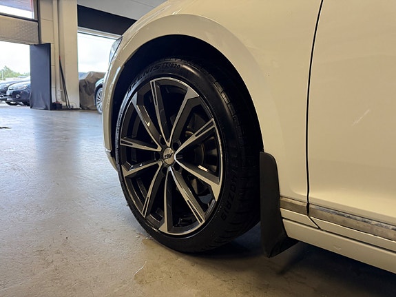 Volkswagen Passat 10 of 27