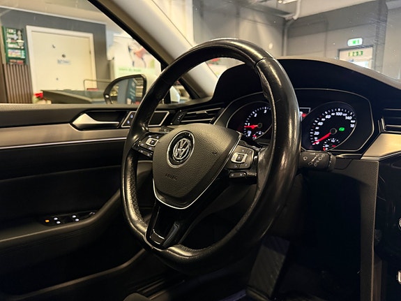 Volkswagen Passat 24 of 27