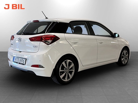 Hyundai i20 3 of 18