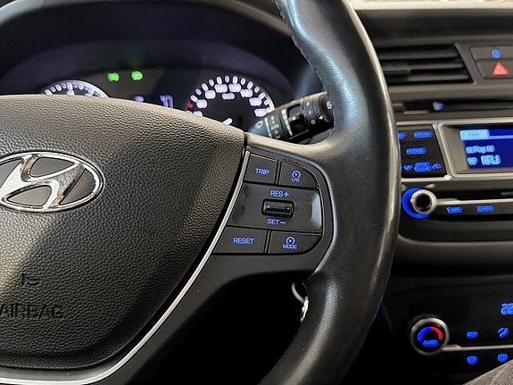 Hyundai i20 9 of 18