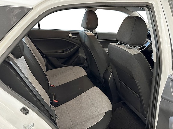 Hyundai i20 14 of 18