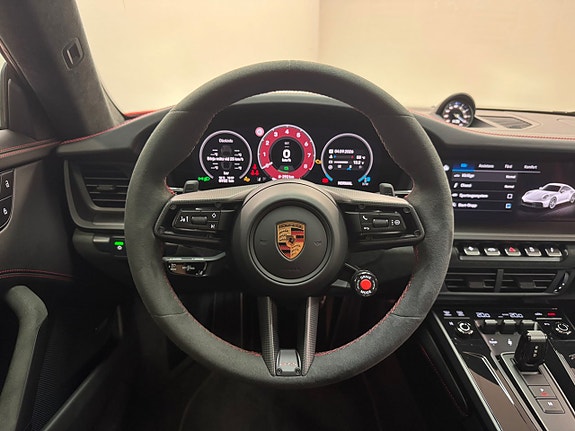 Porsche 911 Carrera GTS 9 of 22